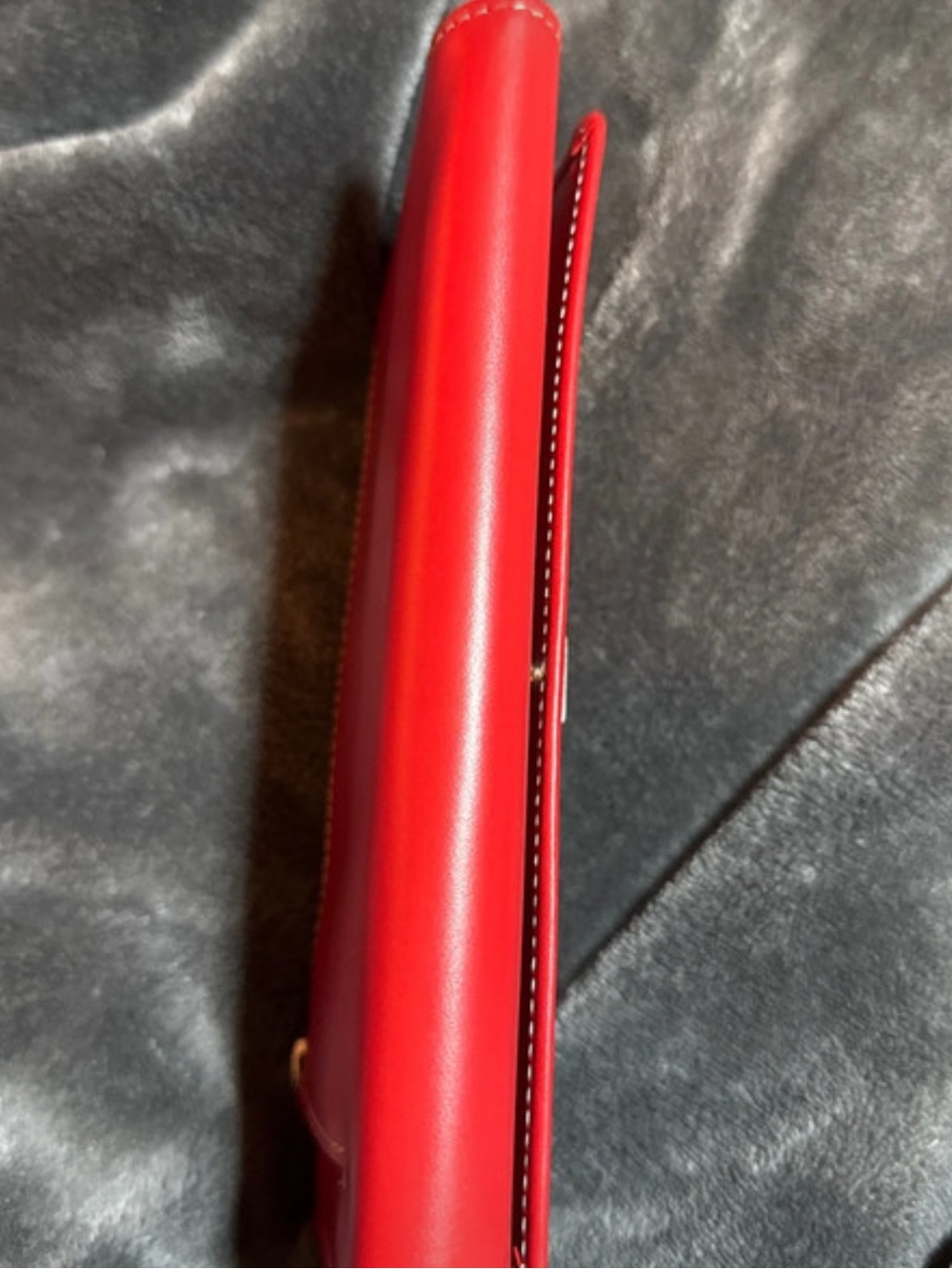 “Pre-Owned” DOONEY & BOURKE RED LEATHER 
TRI-FOLD WALLET.  Excellent Condition! - Picture 3 of 16